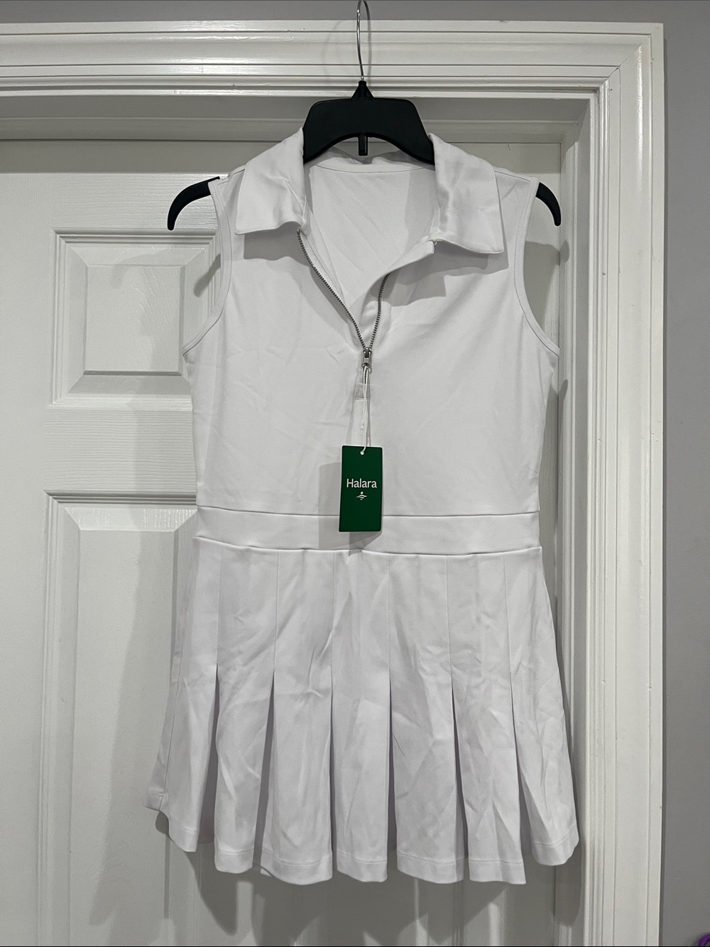 HALARA White Sleeveless Zip-Front Pleated Tennis Dress
